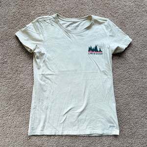 Life is Good "Simplify Camper" Short Sleeve Crusher Vee